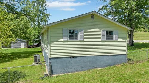 167 Mount Carmel Rd, Moravian Falls, NC, 28654-9423 | Card Image