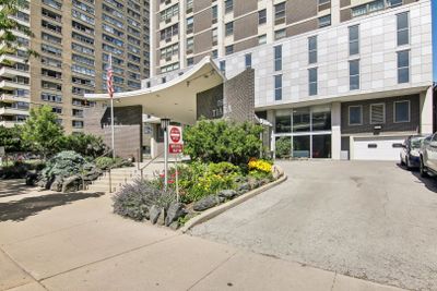 8D - 6145 N Sheridan Road, Condo with 3 bedrooms, 2 bathrooms and 1 parking in Chicago IL | Image 2