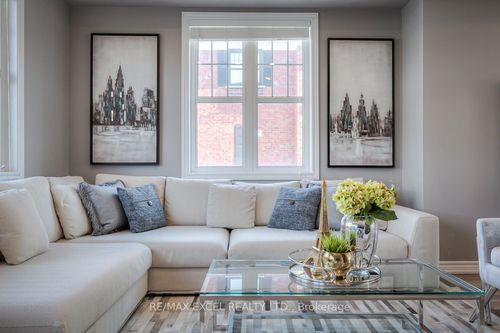 19 Boadway Cres, Stouffville, ON, L4A1X9 | Card Image