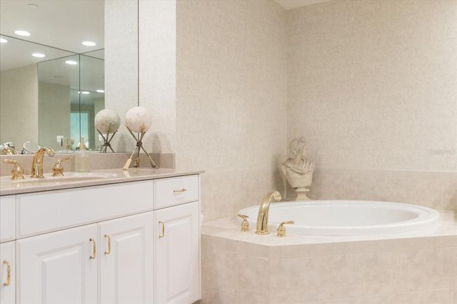 APT-906 - 1200 Gulf Blvd, Condo with 2 bedrooms, 2 bathrooms and null parking in CLEARWATER BEACH FL | Image 26