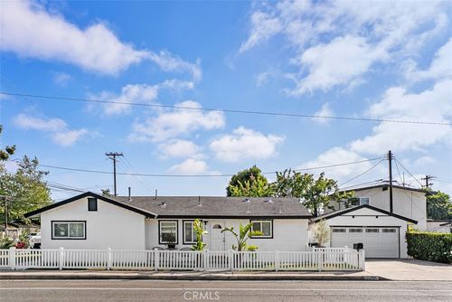 195 Broadway, Costa Mesa, CA, 92627-2815 | Card Image
