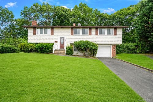 10 Arrowhead Ct, S Setauket, NY, 11720-1304 | Card Image