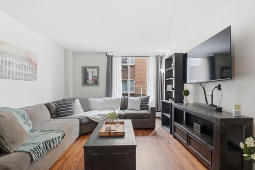 1409 N Prospect Ave, Milwaukee, WI, 53202-3021 | Card Image