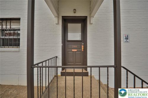 300 E Locust St, BETHLEHEM, PA, 18018-2957 | Card Image