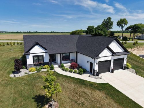 184 Queens Creek Dr W, Frankenmuth, MI, 48734 | Card Image