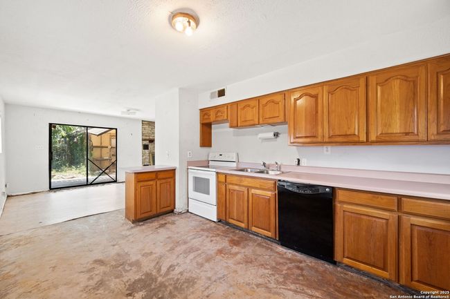 771 Mockingbird Cv, House other with 3 bedrooms, 2 bathrooms and null parking in Spring Branch TX | Image 6