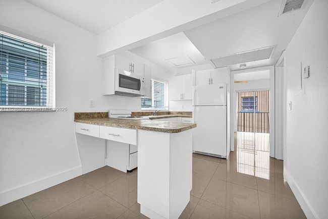 APT-10 - 1409 Euclid Ave, Condo with 1 bedrooms, 1 bathrooms and null parking in Miami Beach FL | Image 10
