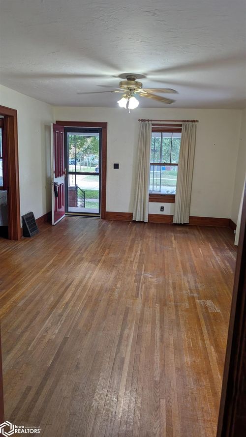 612 Main St, Sidney, IA, 51652-2053 | Card Image