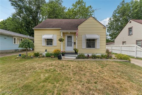 48 Berwyck Dr, Akron, OH, 44312-1102 | Card Image