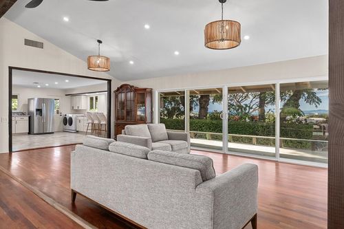 549 Honoapiilani Hwy, Wailuku, HI, 96793-2179 | Card Image