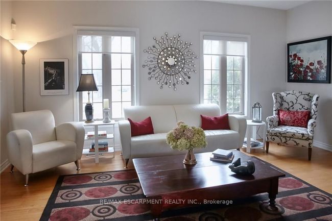 1 - 195 Wilson St W, House other with 2 bedrooms, 4 bathrooms and 2 parking in Ancaster ON | Image 6