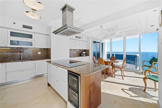 APT-2601 - 18911 Collins Ave, Condo with 4 bedrooms, 6 bathrooms and null parking in Sunny Isles Beach FL | Image 17