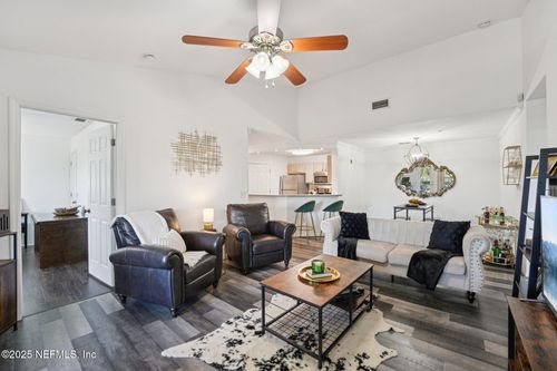 1434-7800 Point Meadows Dr, Jacksonville, FL, 32256-4606 | Card Image