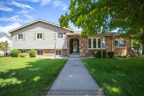 3106 Brentwood Blvd, Grand Island, NE, 68801-7251 | Card Image