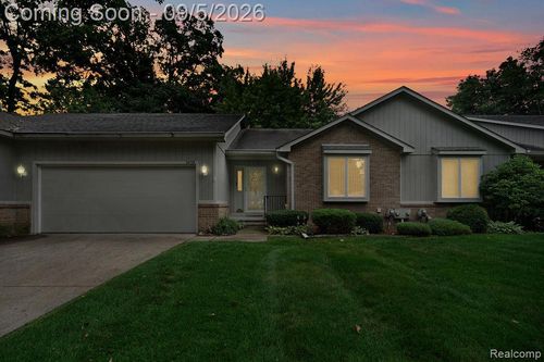 5439 Hickory Cir, Flushing, MI, 48433-2466 | Card Image