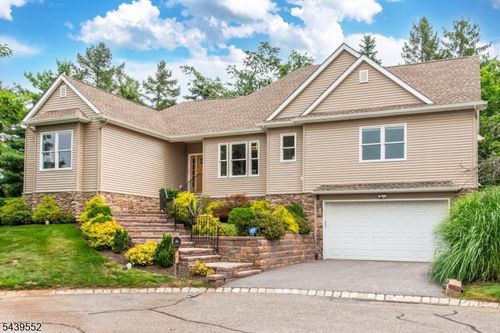 18 Post Oak Ct, Hamburg, NJ, 07419-1226 | Card Image