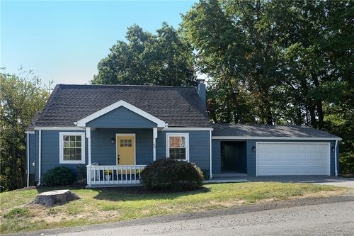 66 Oak St, Aliquippa, PA, 15001-5208 | Card Image