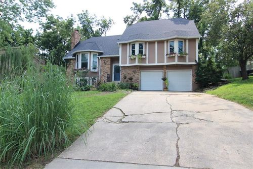 13415 W 66th Ter, Shawnee, KS, 66216-2448 | Card Image