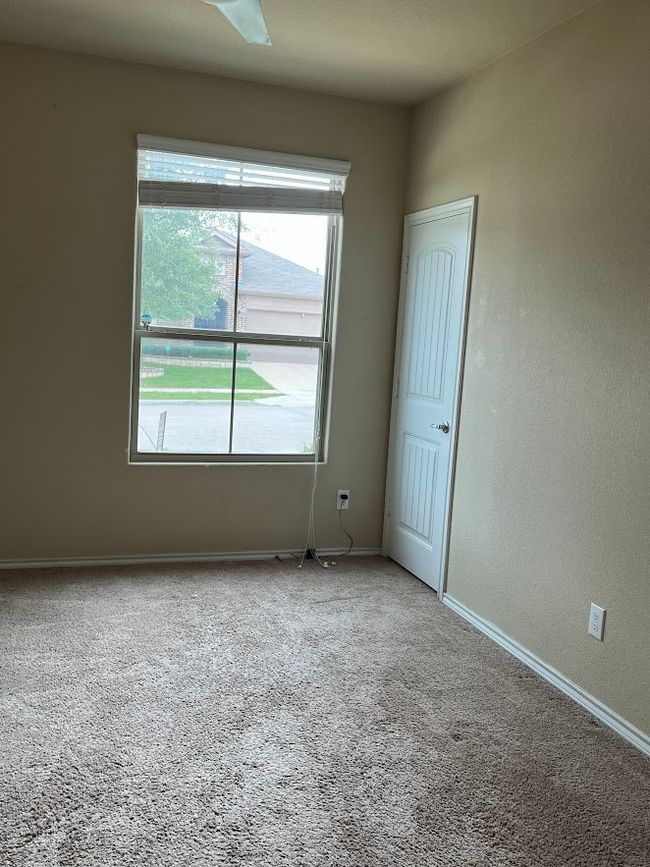 Unfurnished room with carpet and baseboards | Image 19