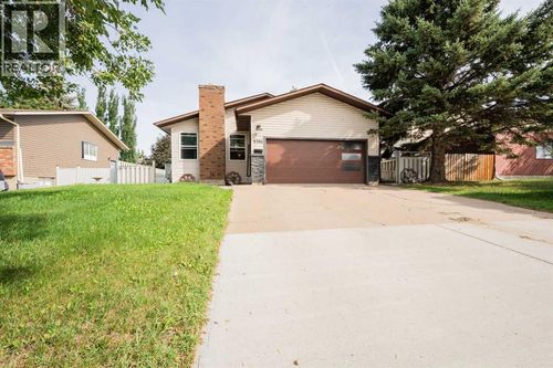 9706 72 Ave, Grande Prairie, AB, T8V5J8 | Card Image