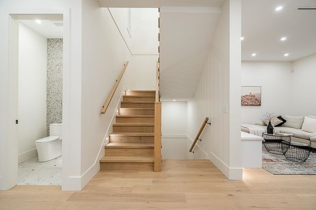 8386 14 Th Ave, Home with 5 bedrooms, 5 bathrooms and 3 parking in Burnaby BC | Image 19