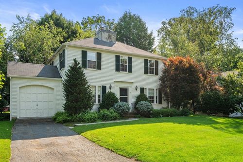 10 Wilde Rd, Wellesley, MA, 02481-2429 | Card Image