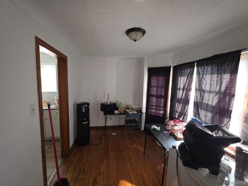 11434 Laing St, Detroit, MI, 48224-1555 | Card Image