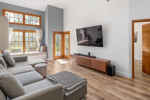 8647 Circle R Valley Ln, Escondido, CA, 92026 | Card Image