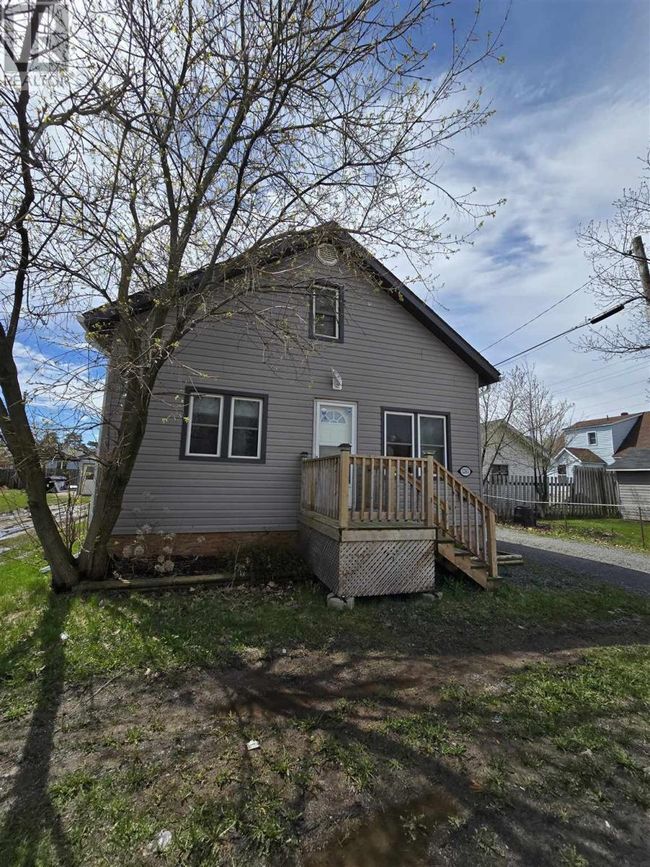 1241 Wellington St E, Home with 2 bedrooms, 2 bathrooms and null parking in Sault Ste. Marie ON | Image 3