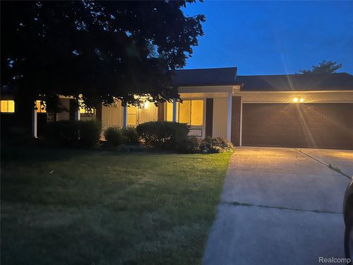 87 Carter Dr, Troy, MI, 48098-4608 | Card Image