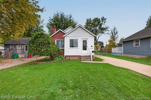 22457 Piper Ave, Eastpointe, MI, 48021-2414 | Card Image
