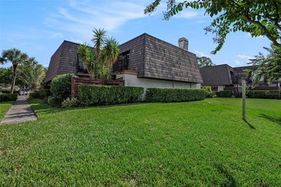 15348 E Pond Woods Drive, Townhouse with 2 bedrooms, 2 bathrooms and null parking in TAMPA FL | Image 2