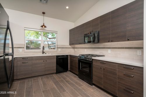515 N 11th St, Phoenix, AZ, 85006-3320 | Card Image