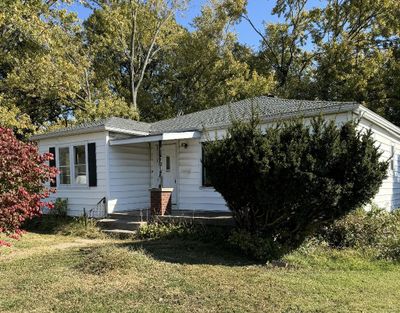 View of front of house featuring a front yard | Image 1