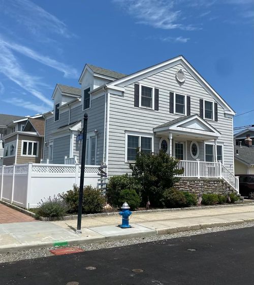 707 W Olive St, Long Beach, NY, 11561-2813 | Card Image