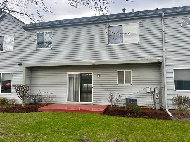 227 Wellington Cir, Townhouse with 2 bedrooms, 2 bathrooms and 1 parking in Gurnee IL | Image 31