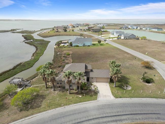 1022 Cape Velero Dr, House other with 3 bedrooms, 3 bathrooms and null parking in Rockport TX | Image 6