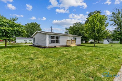 702 Woodward Ave, Fostoria, OH, 44830-2741 | Card Image
