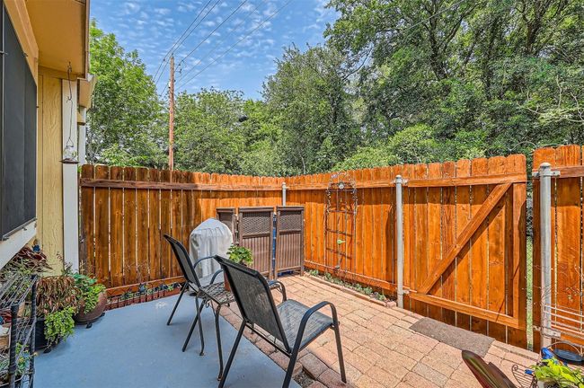 Open the gate and you have more grass to walk your dog or garden! | Image 24