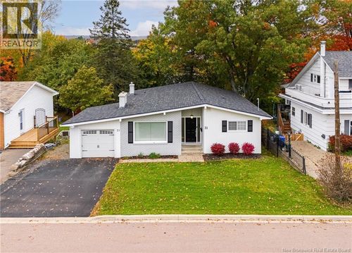 31 Alexander Ave, Moncton, NB, E1E1T3 | Card Image