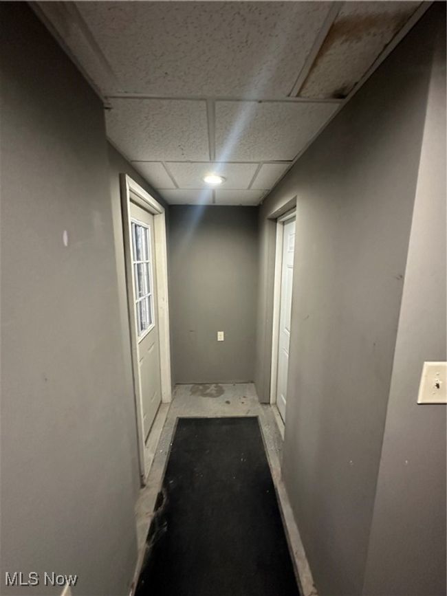 Hall with a drop ceiling | Image 8