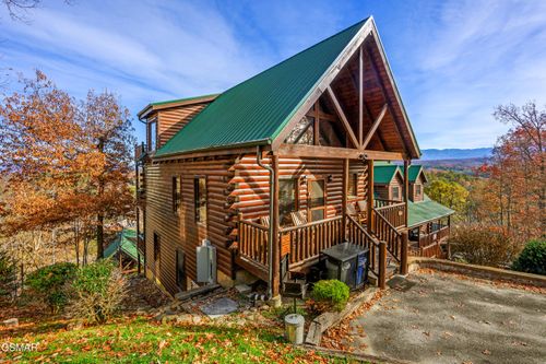 19-2251 Upper Middle Creek Rd, Sevierville, TN, 37876-7609 | Card Image