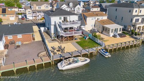 20 Lagoon Dr W, Toms River, NJ, 08753-2520 | Card Image