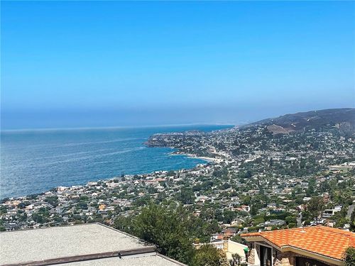 1089 Baja St, Laguna Beach, CA, 92651-3456 | Card Image