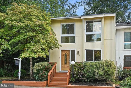 3052 Sugar Ln, VIENNA, VA, 22181-6061 | Card Image