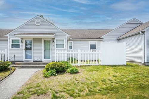 82-82 Mitchell Dr, Chicopee, MA, 01022-2148 | Card Image