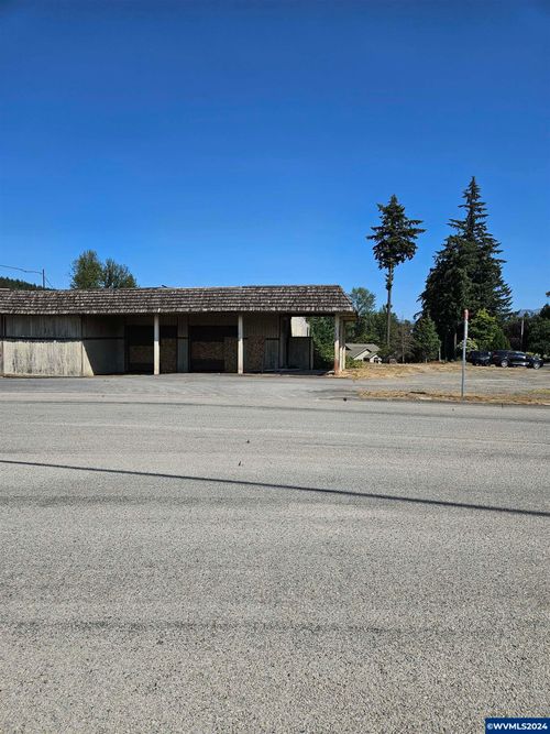 204 S 1st Av, Mill City, OR, 97360 | Card Image