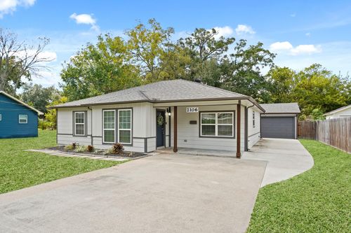 2106 N Galveston Ave, Pearland, TX, 77581-3424 | Card Image