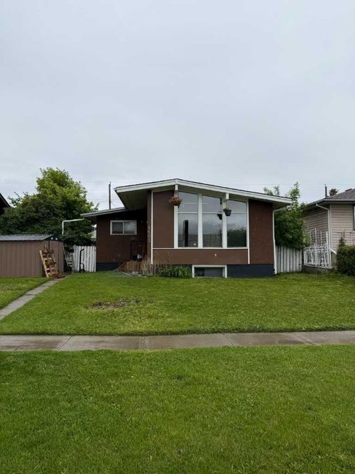 4603 Edmonton Trail Ne, Calgary, AB, T2E3V7 | Card Image