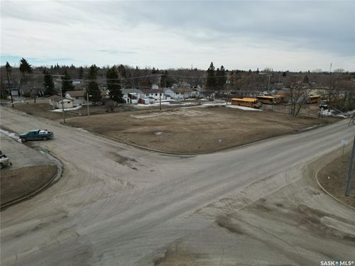 512 1st Ave E, Assiniboia, SK, S0H0B0 | Card Image